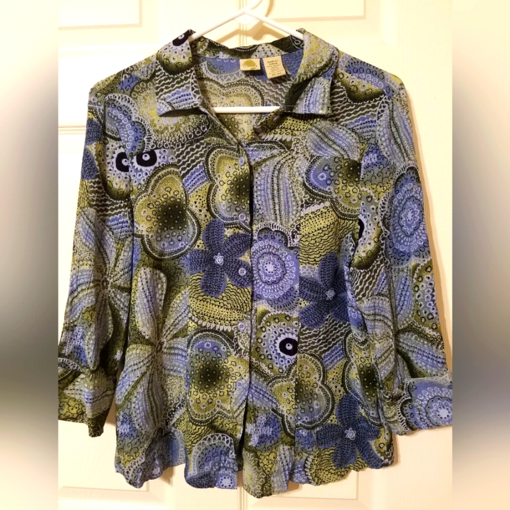 Super cute Islander blouse